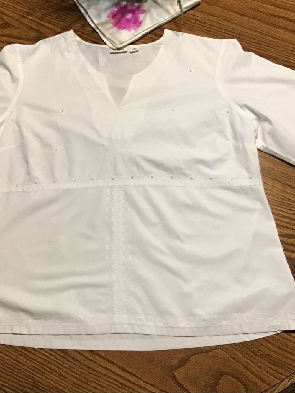 Women’s size XL Cato White 3/4 Sleeve V-Neck Blouse with Subtle Embroidery